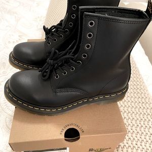 NWT Dr. Martens Black original combat 1460 sz 8